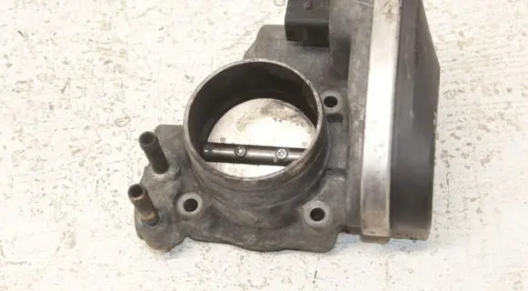 Volkswagen PASSAT B6 Throttle valve 06F133062