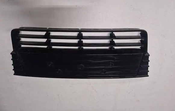 Ford Focus Front bumper lower grill BM5117K945E
