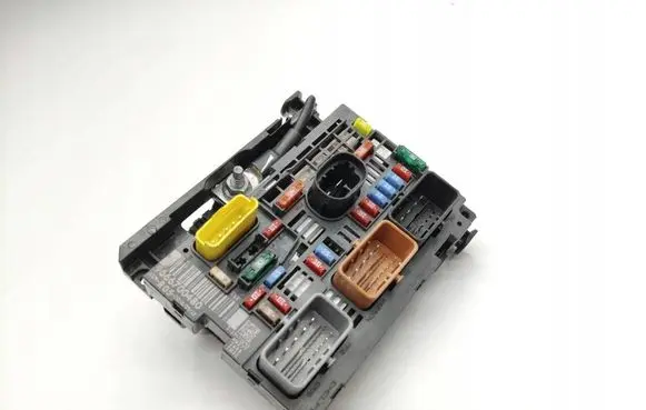 Peugeot Partner Fuse module 9666700480