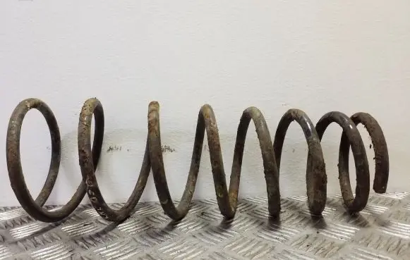 Toyota Avensis T220 Rear coil spring