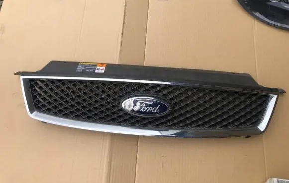 Ford Focus C-MAX Front grill 3M51R8B271AC