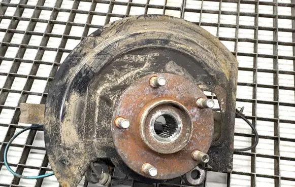 Nissan Juke I F15 Front wheel hub spindle knuckle 