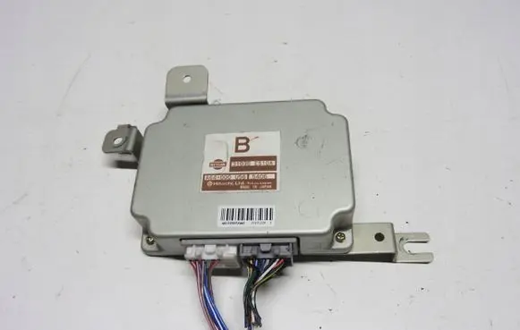 Nissan X-Trail T30 Transfer box differential control unit 31036ES10A