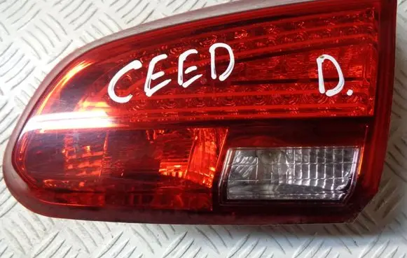 KIA Ceed Tailgate rear/tail lights 92404A20