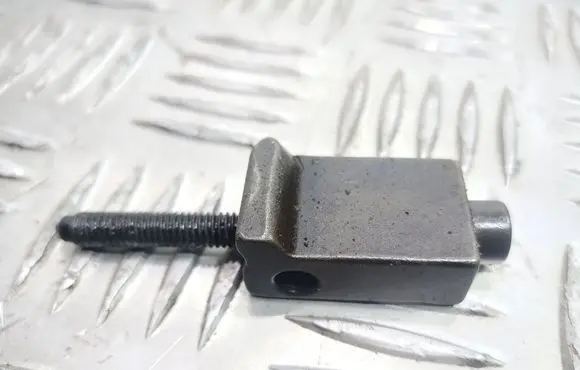 Volkswagen PASSAT B5.5 Fuel Injector clamp holder