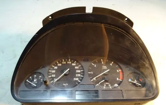 BMW 5 E39 Speedometer (instrument cluster) 110008735 62118375898 62118375044