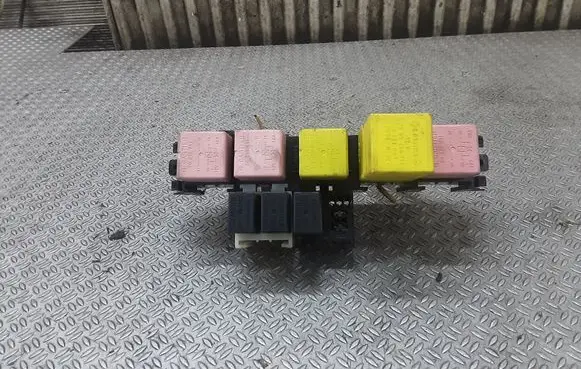 Opel Vivaro Fuse module