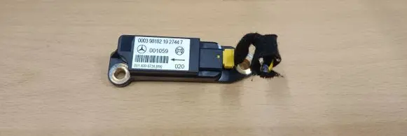 Mercedes-Benz CLK AMG A208 C208 Airbag deployment crash/impact sensor 0018200726 001059 000398182
