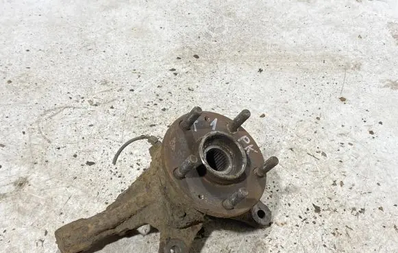 Land Rover Freelander Front wheel hub spindle knuckle