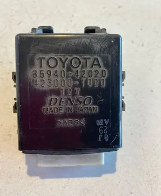 Toyota RAV 4 (XA30) Window wiper relay 8594042020