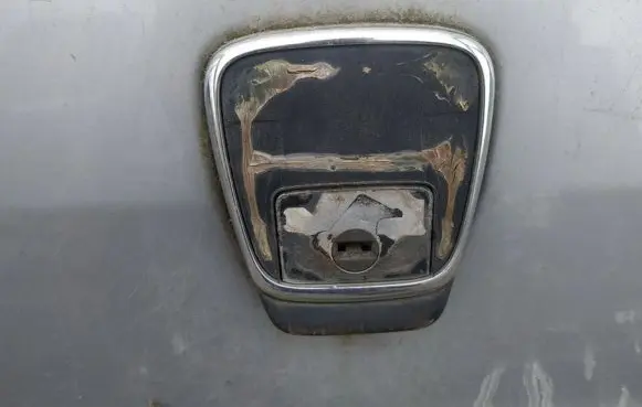Peugeot 406 Tailgate exterior lock 