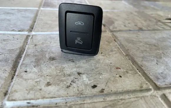 Volkswagen Touran I Alarm switch 1T0962109