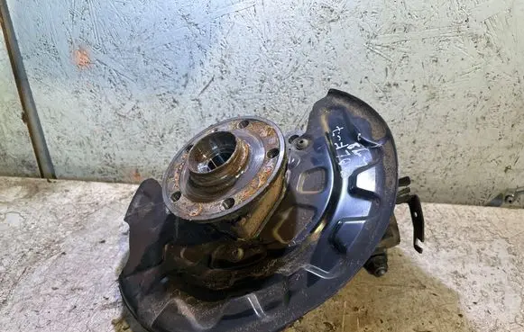 Volkswagen Golf VII Front wheel hub