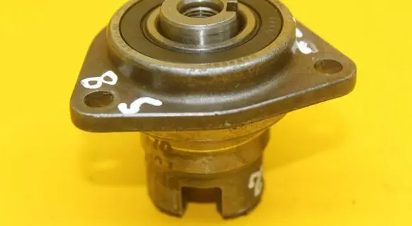 Audi A8 S8 D2 4D Oil pump 