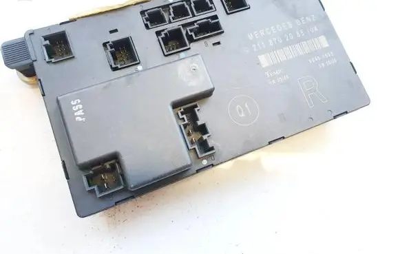 Mercedes-Benz E W211 Door control unit/module 2118702085 00401605