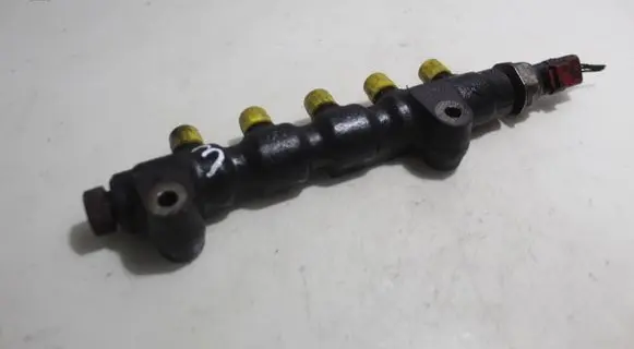 Ford Focus Fuel main line pipe