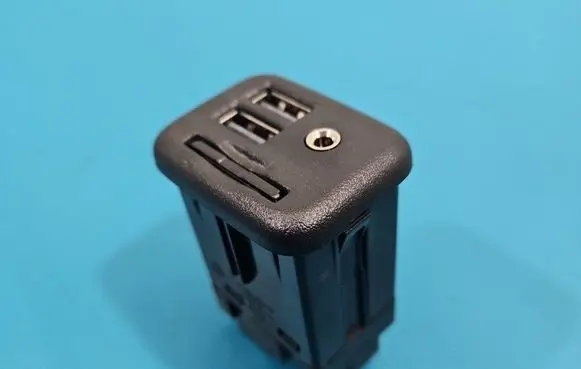 Opel Insignia B USB socket connector 13526854 IMPRK1547050
