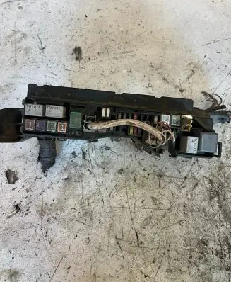 Toyota Avensis T250 Fuse module