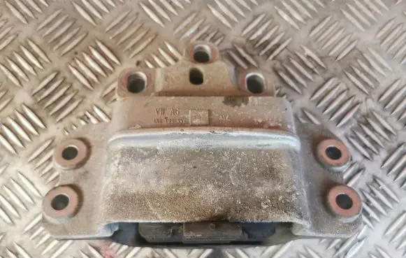 Volkswagen Scirocco Engine mount bracket 1K0199555L
