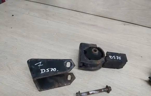 Toyota Celica T230 Engine mount vacuum valve 