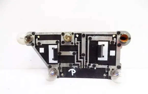 Toyota Avensis T220 Tail light bulb cover holder