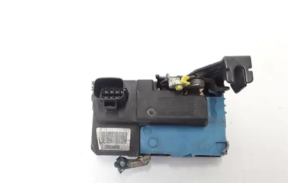 Volvo XC70 Front door lock 30634616