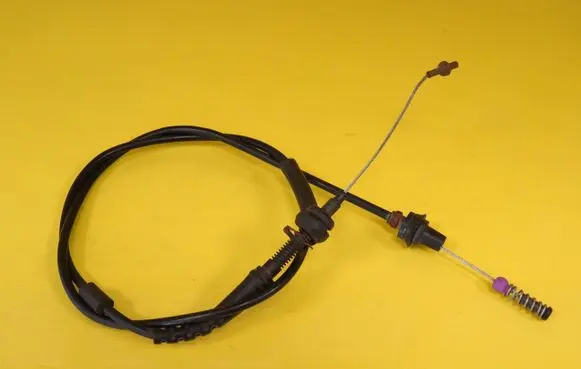 Volkswagen Golf III Throttle cable 1H0721555S