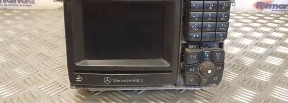 Mercedes-Benz S W220 Radio/CD/DVD/GPS head unit A2208270442