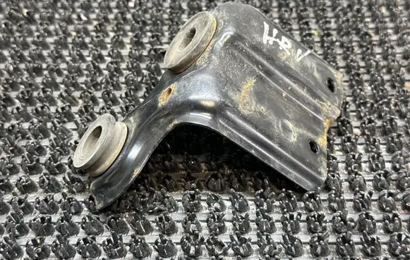 Honda HR-V Fender mounting bracket