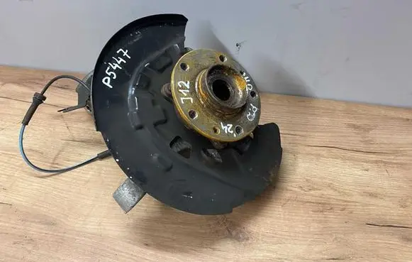 Nissan Qashqai J12 Front wheel hub 