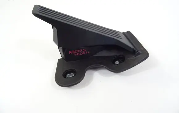 Mazda 3 III Accelerator throttle pedal bracket GHP941600C