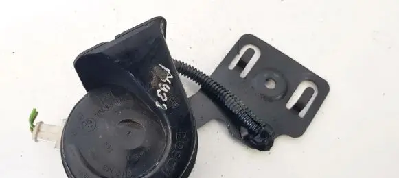 Toyota Avensis T250 Horn signal e9703881157 ch2143
