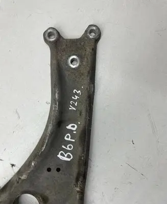 Volkswagen PASSAT B6 Front lower control arm/wishbone