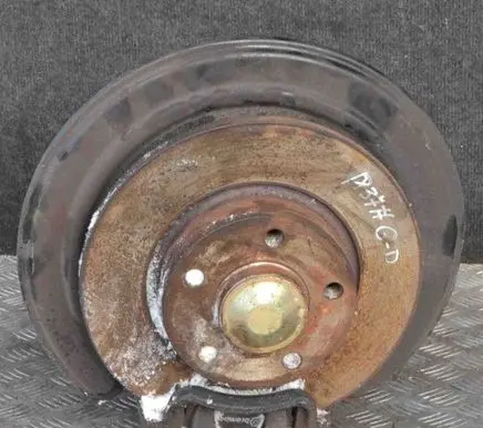 Opel Vivaro Rear wheel hub