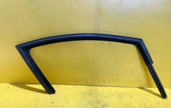 Seat Ibiza IV (6J,6P) Front door glass trim molding 6J4837432A