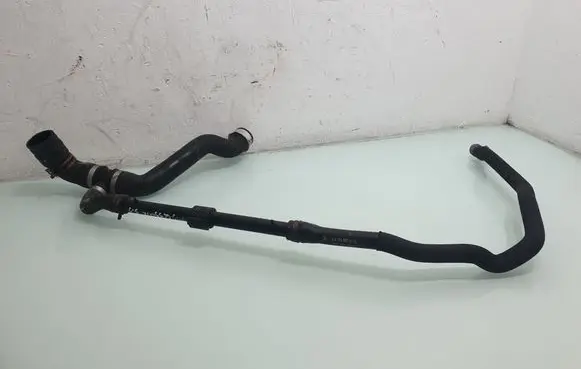 Engine coolant pipe/hose