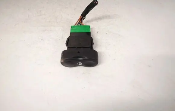 Dacia Sandero Central locking switch button 870250 e23111-15