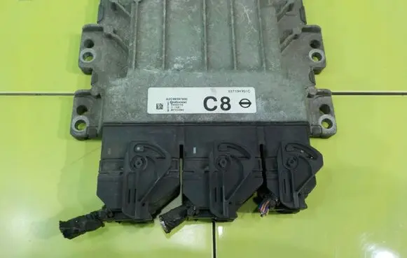Nissan Juke I F15 Engine control unit/module 23710HY01C XP211