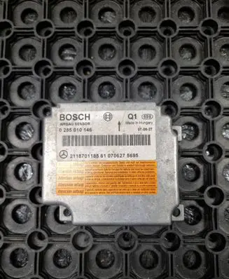 Mercedes-Benz E W211 Airbag control unit/module 0285010146 2118701185 0706275695