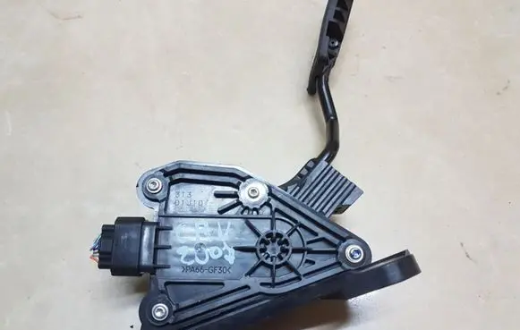Honda CR-V Accelerator throttle pedal 31301J10