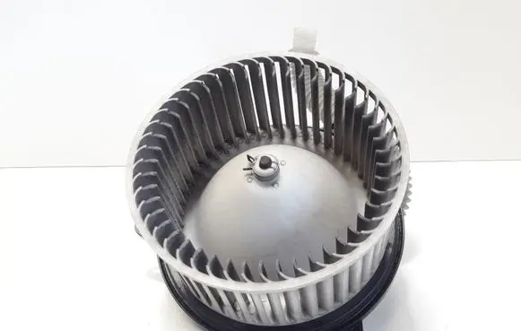 Mazda 323 Heater fan/blower 8940000