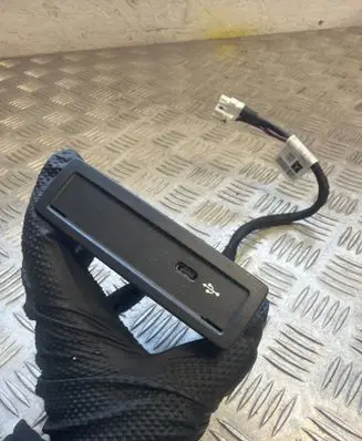 Mercedes-Benz GLE W167 USB socket connector A1678201402