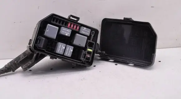 Toyota Yaris Fuse box set 826620D321