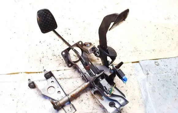 Subaru Outback Brake pedal
