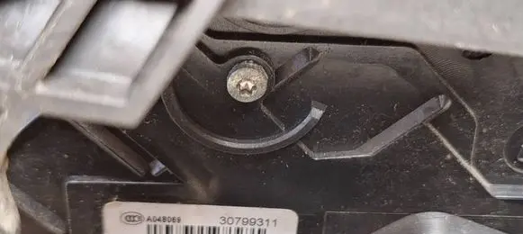 Volvo V50 Front door lock 30799311 985914 30784046