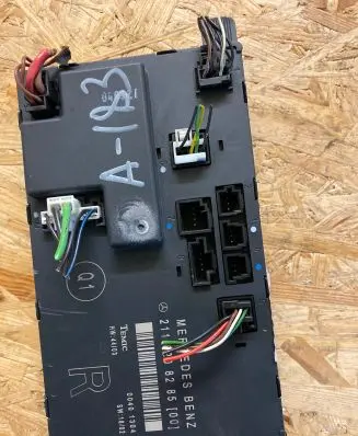 Mercedes-Benz E W211 Door control unit/module 2118208285