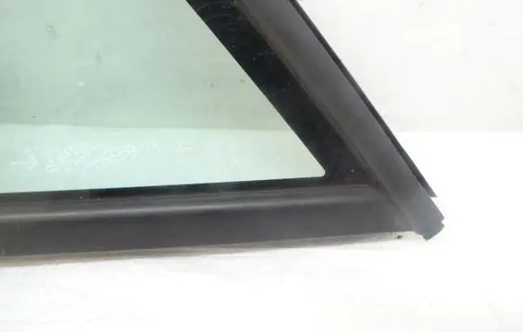 Peugeot Partner III Front door vent window glass four-door 9818042280