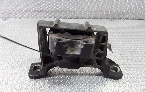 Ford Focus Engine mount bracket