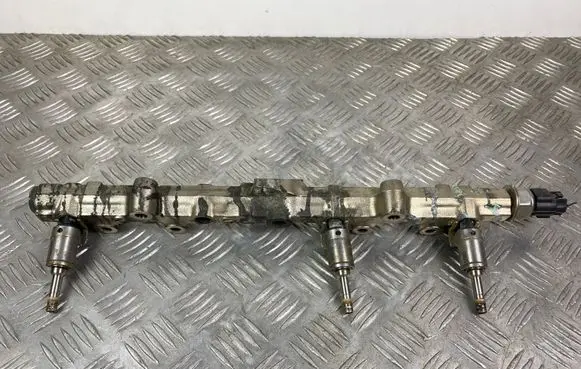Infiniti QX80 Fuel main line pipe