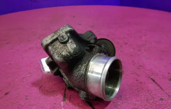 Audi A4 S4 B6 8E 8H Throttle body valve 8D0145950D